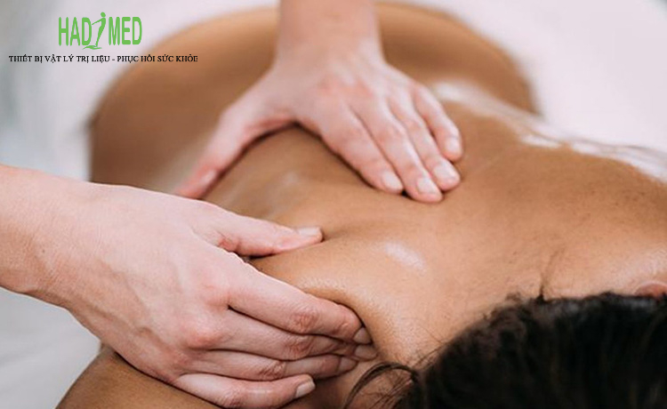 massage trị liệu đau vai gáy