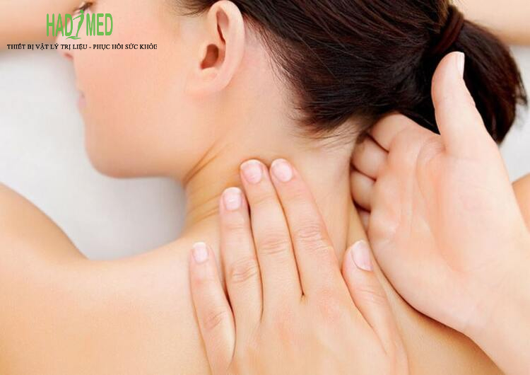 massage trị liệu đau vai gáy