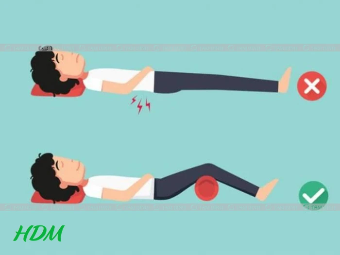 Nằm ngửa kê gối dưới đầu gối